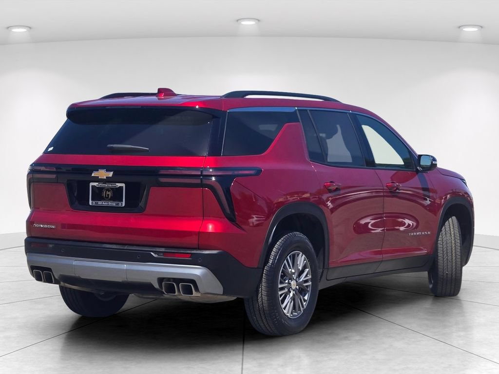 Used 2026 Chevrolet Traverse LT FWD image 3
