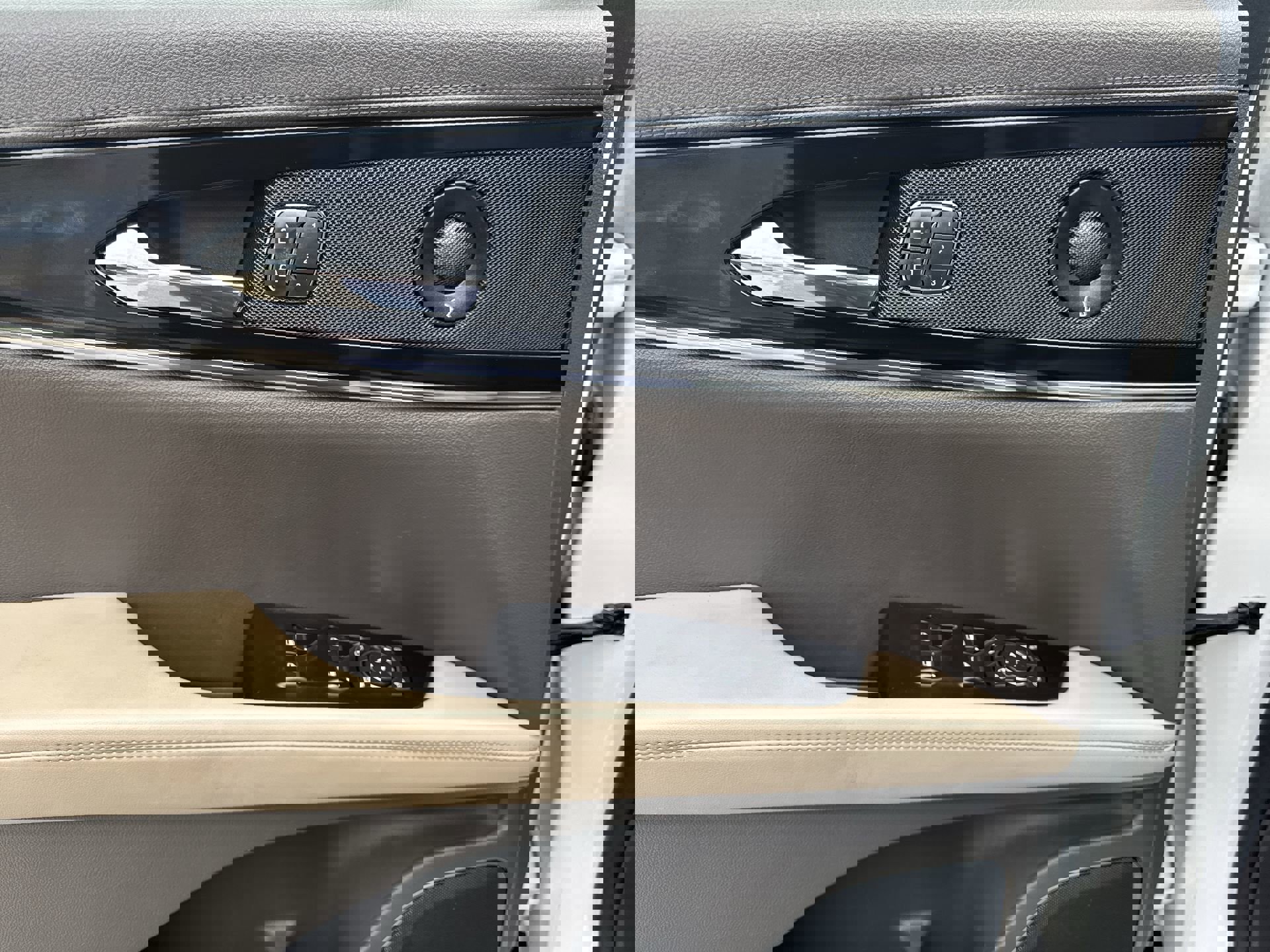 Used 2022 Lincoln Nautilus Reserve w/ Equipment Group 201A image 23