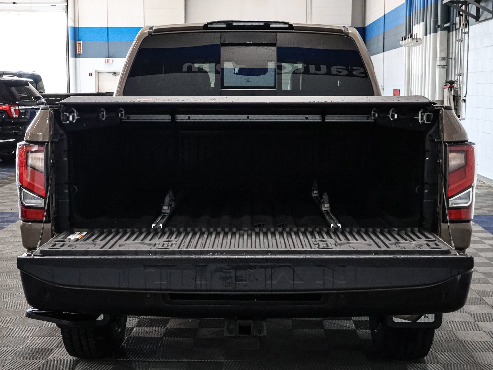 Used 2021 Nissan Titan PRO-4X w/ Pro-4x Convenience Package AWD/4WD image 18