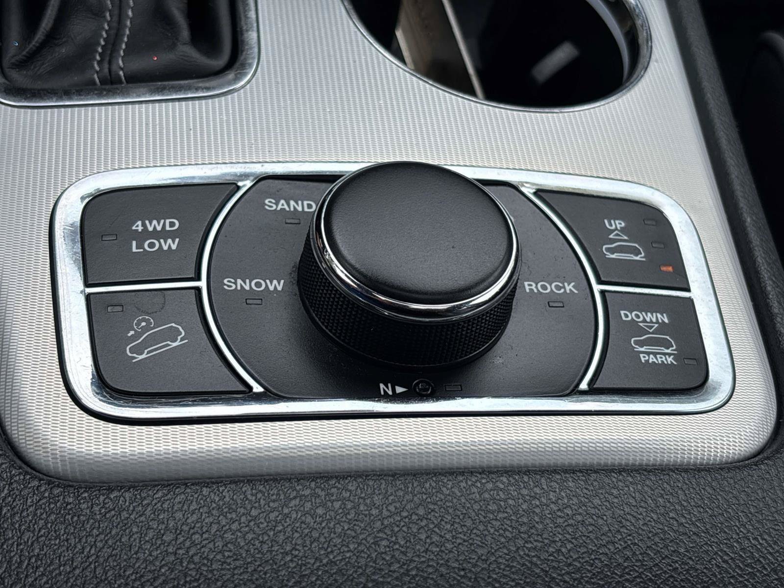 Used 2019 Jeep Grand Cherokee Summit AWD/4WD image 30