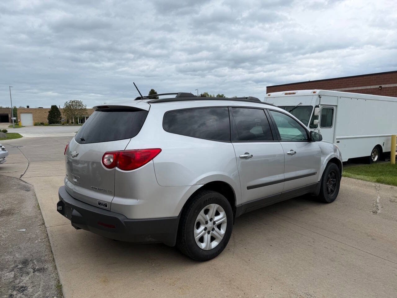 Used 2009 Chevrolet Traverse LS FWD image 4
