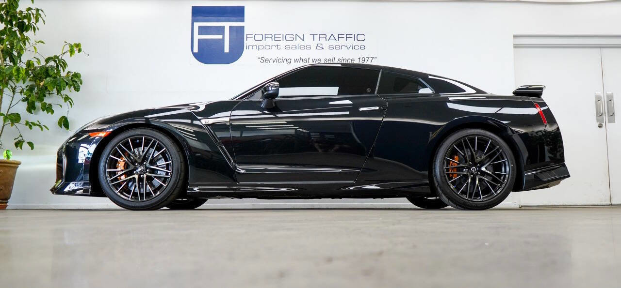 Used 2021 Nissan GT-R Premium image 29