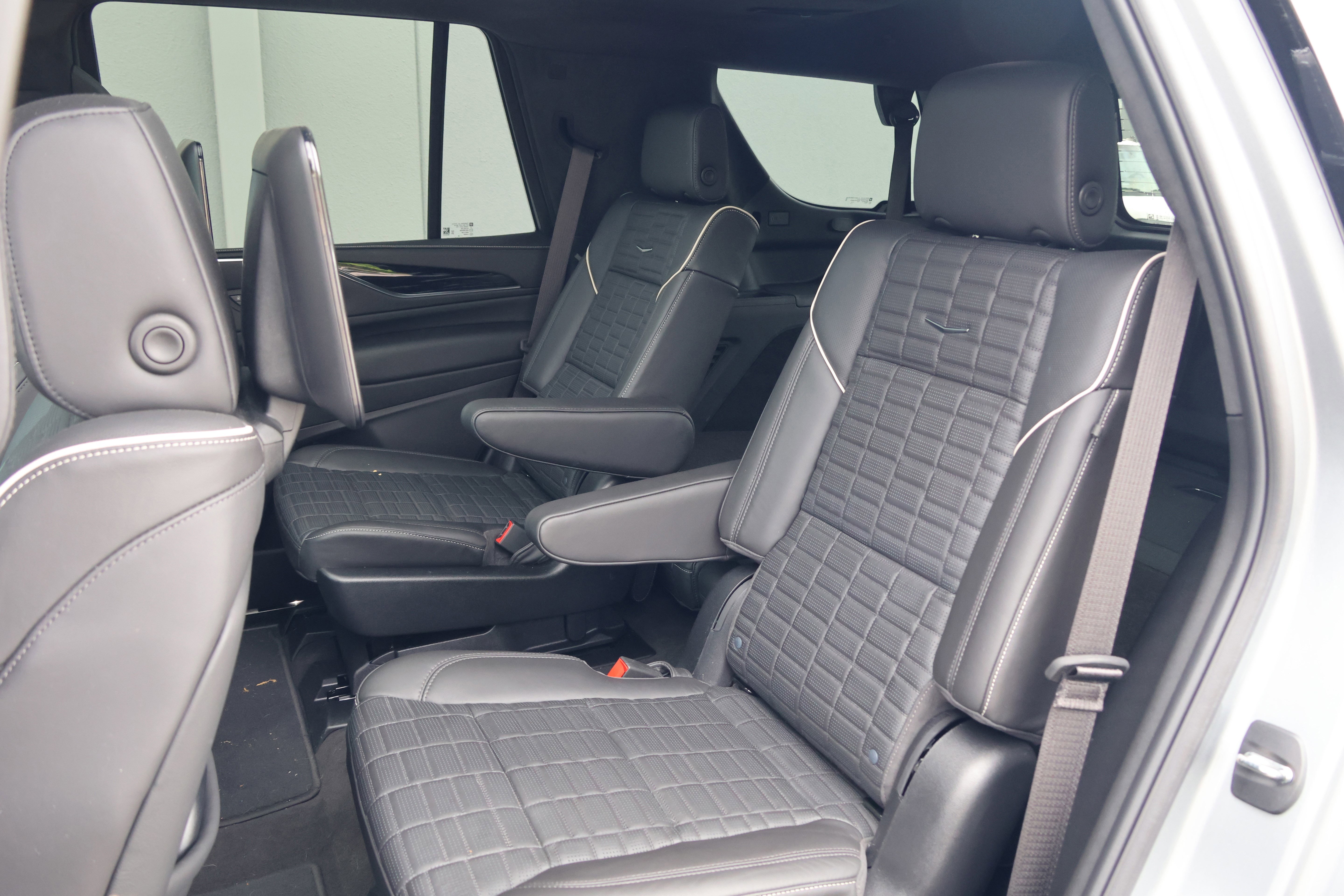 Used 2024 Cadillac Escalade V w/ LPO, ONYX Package AWD/4WD image 39