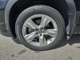 Used 2017 Toyota Highlander Limited AWD/4WD image 5