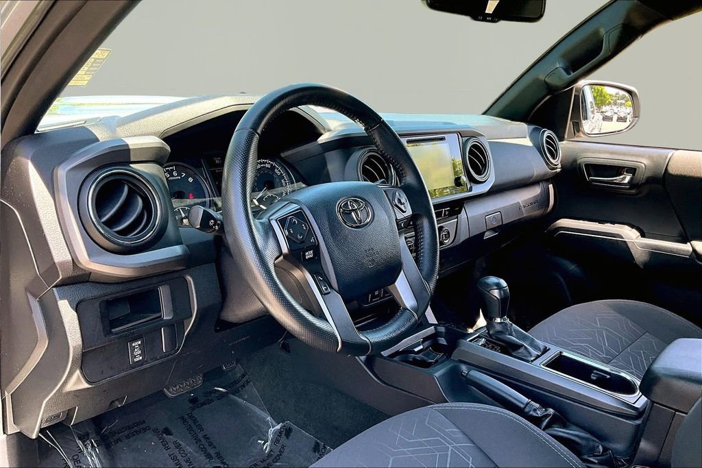 Used 2017 Toyota Tacoma TRD Sport w/ Premium & Technology Package RWD image 14