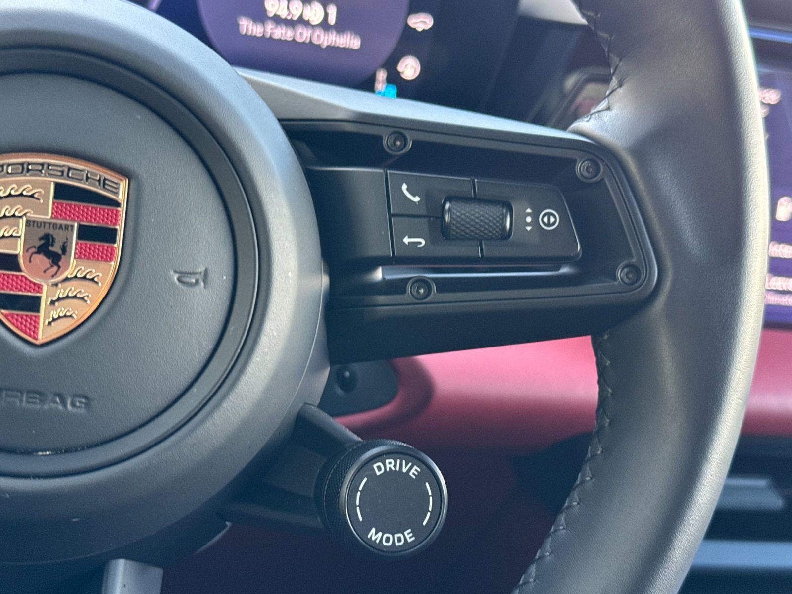 Certified 2025 Porsche Macan Electric image 30