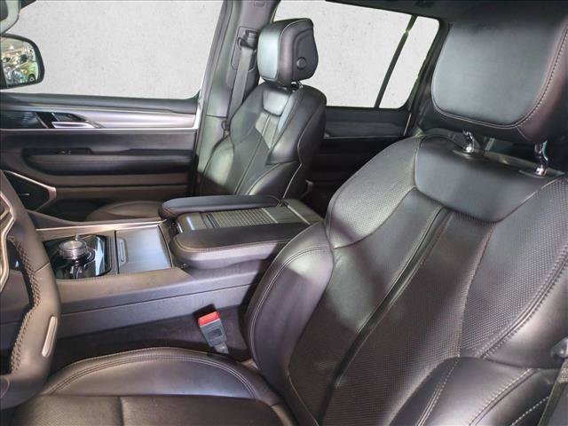Used 2024 Jeep Wagoneer Series III AWD/4WD image 16
