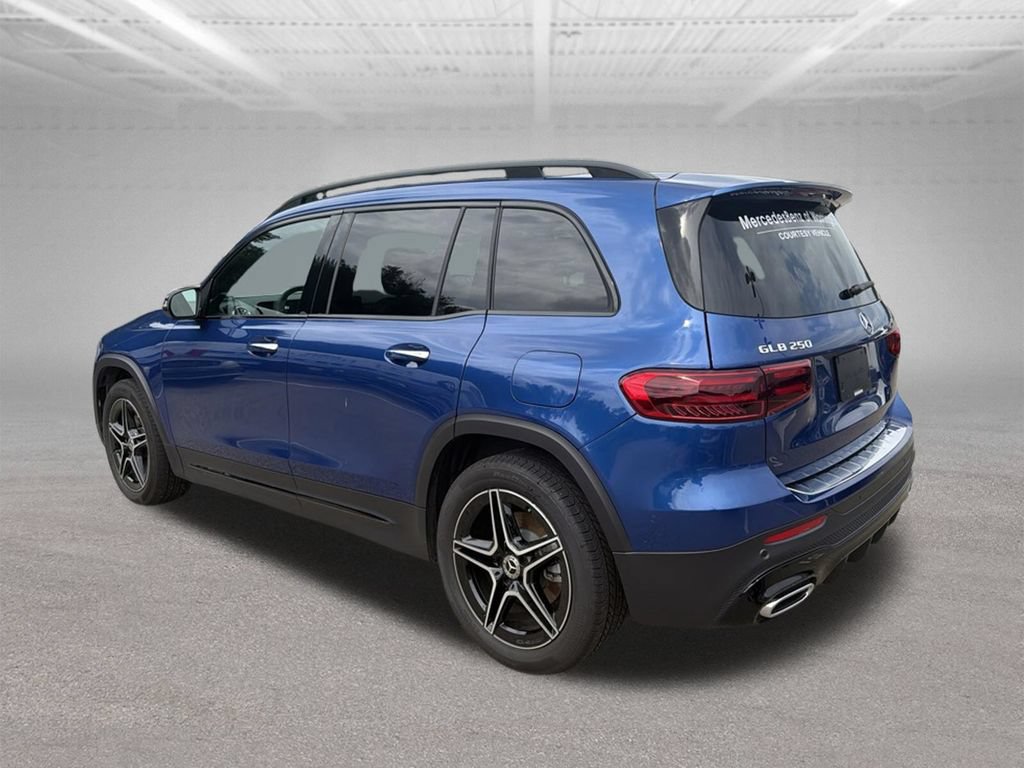 Used 2026 Mercedes-Benz GLB 250 4MATIC image 3