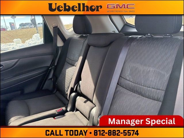 Used 2017 Nissan Rogue SV w/ SV Premium Package image 17