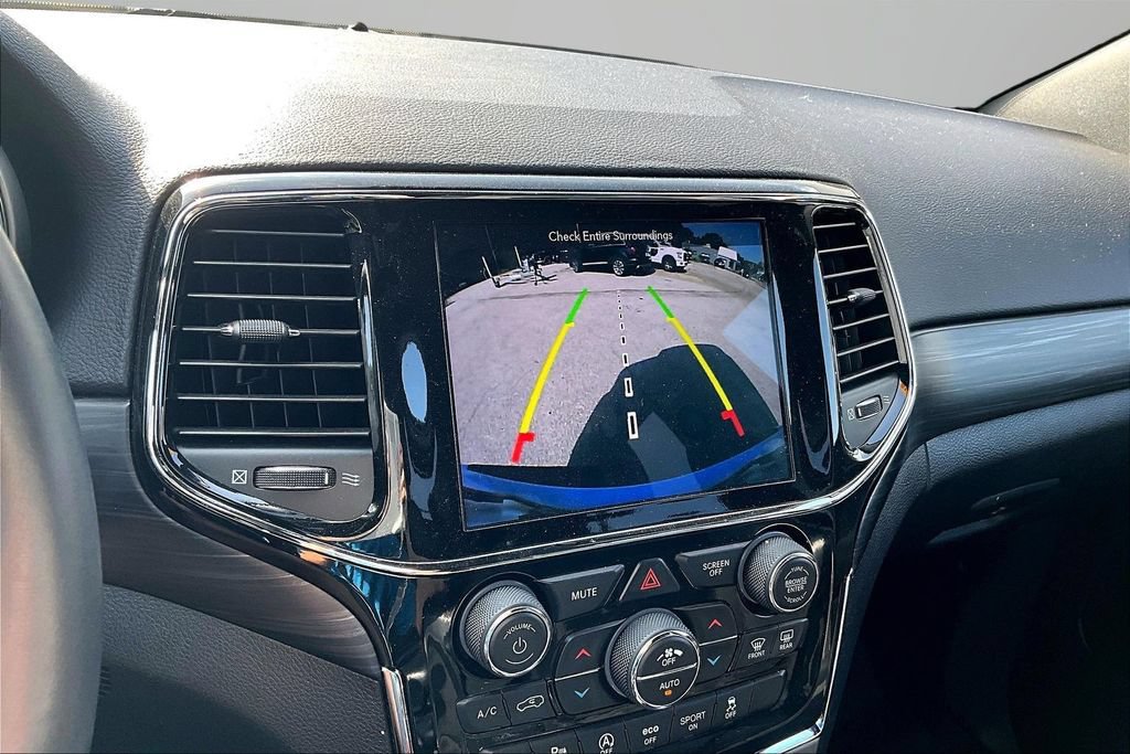 Used 2019 Jeep Grand Cherokee Altitude AWD/4WD image 14