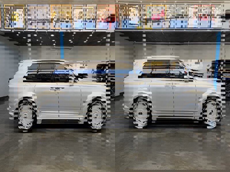 Used 2025 Rolls-Royce Cullinan image 12