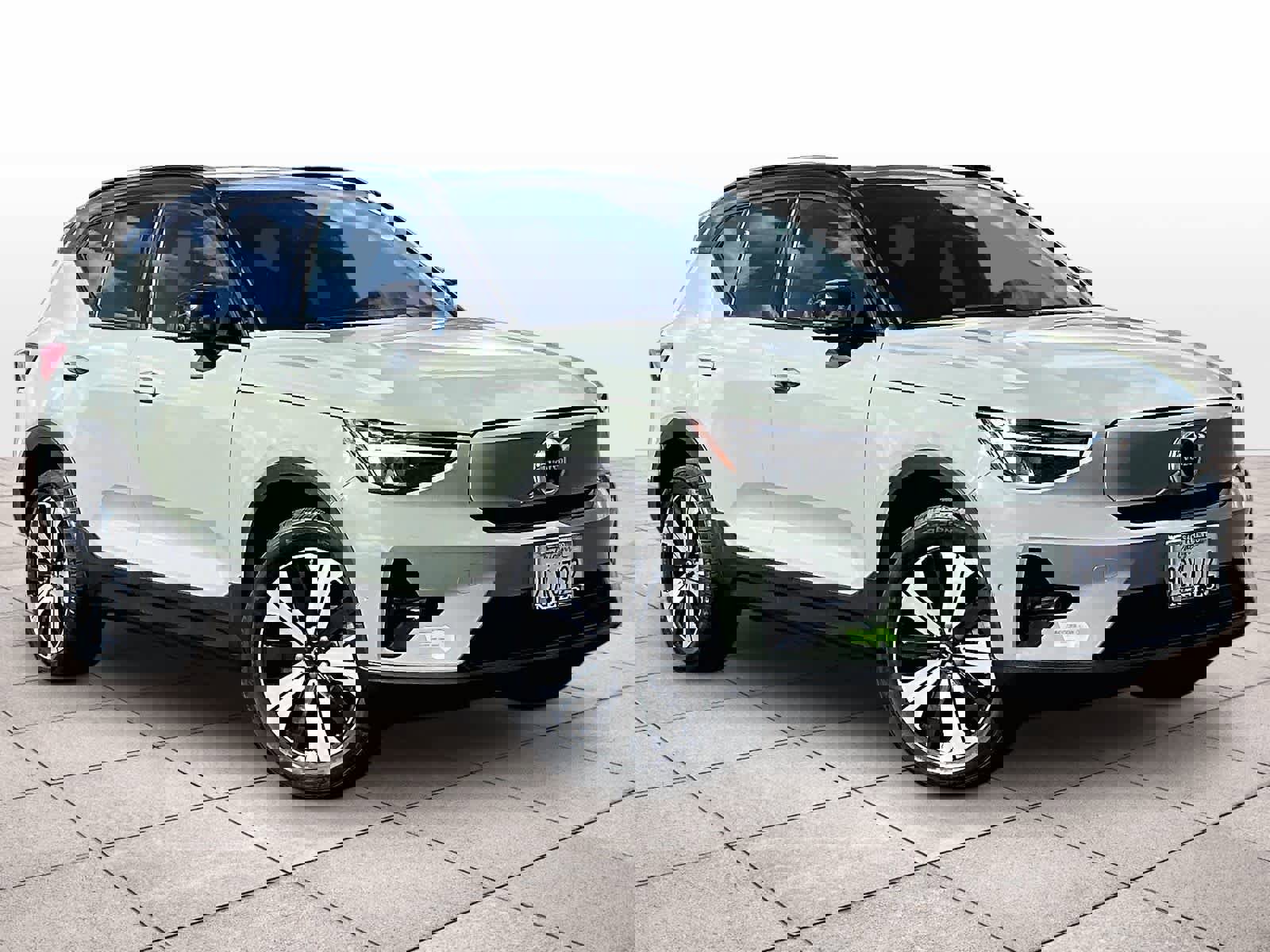 Used 2023 Volvo XC40 Recharge Plus w/ Protection Package Premier image 2