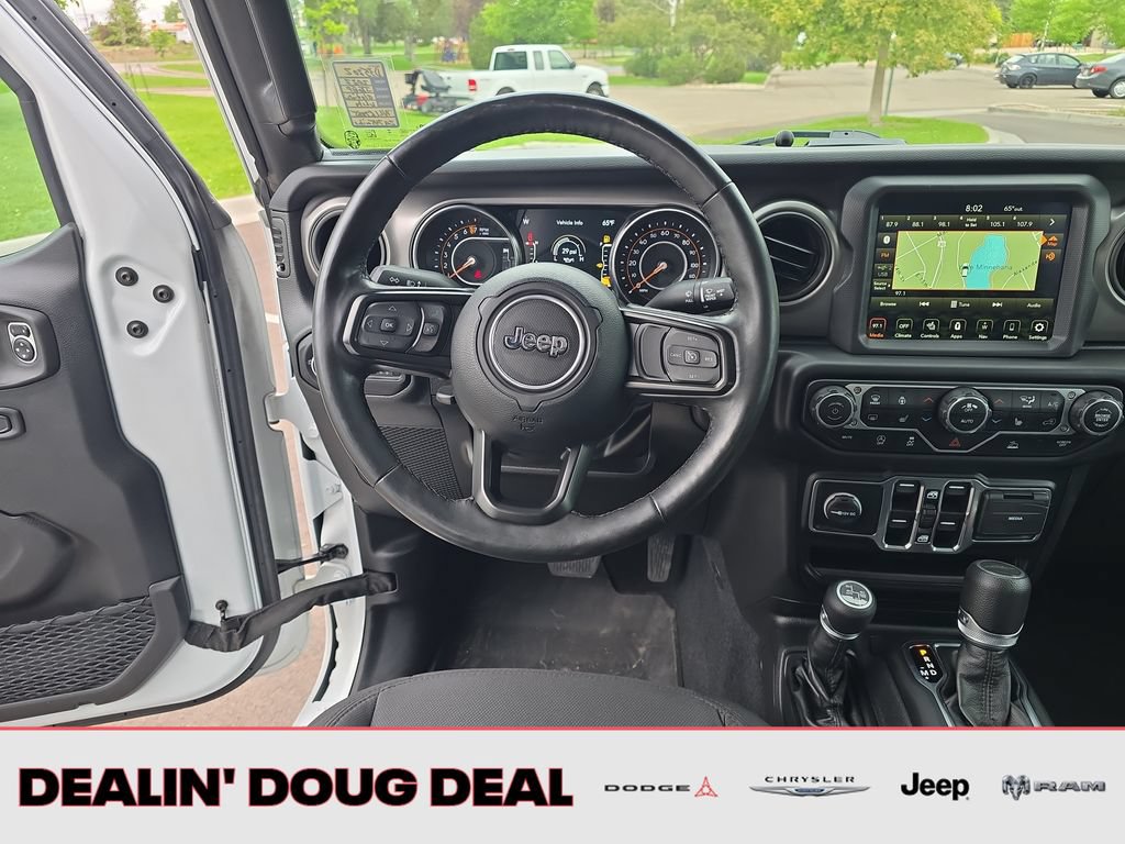 Used 2022 Jeep Gladiator Overland AWD/4WD image 14