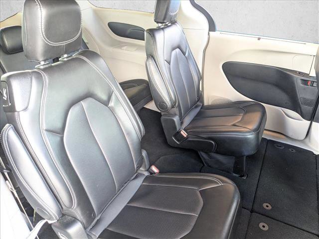 Used 2024 Chrysler Pacifica Touring-L image 20