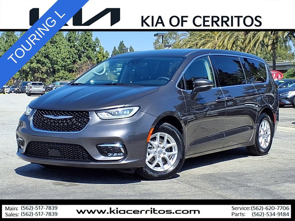 Used 2023 Chrysler Pacifica Touring-L image 1