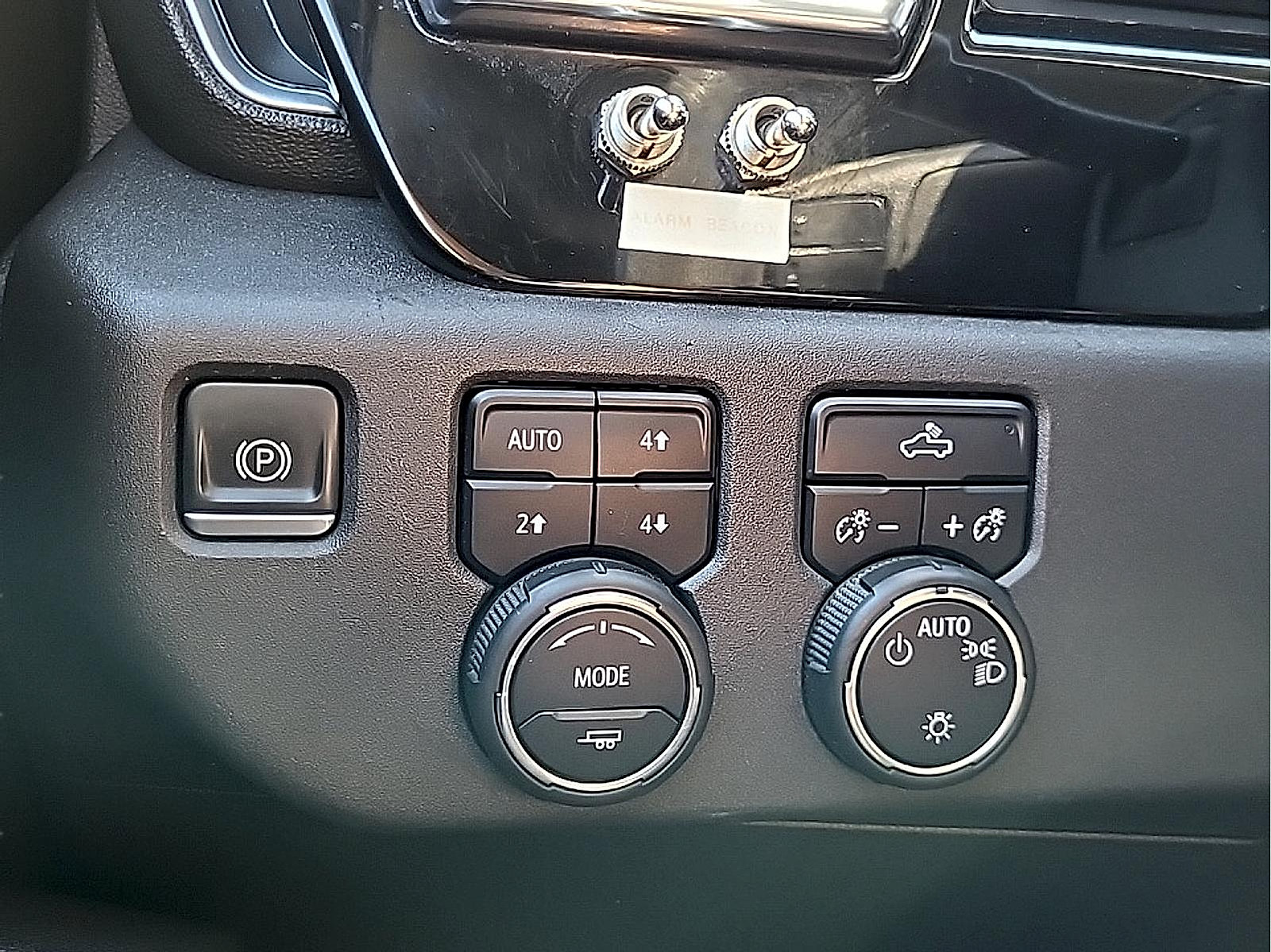 Used 2022 Chevrolet Silverado 1500 LT AWD/4WD image 21