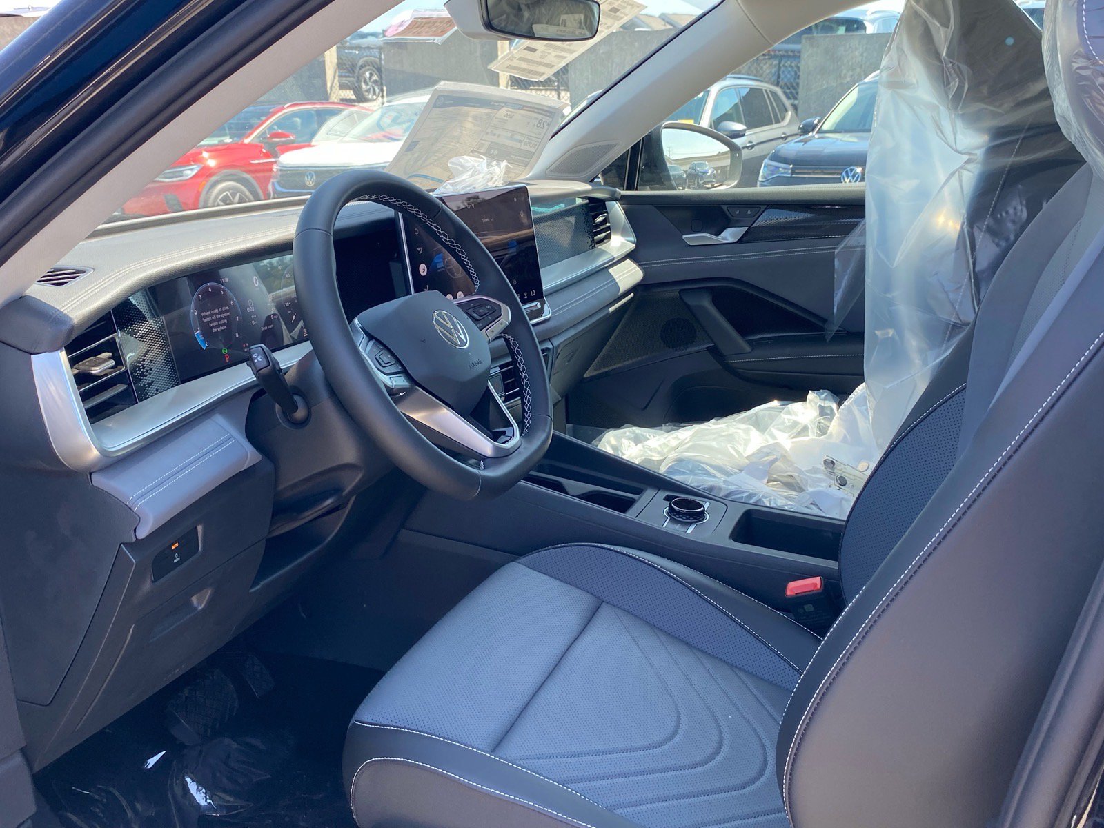 New 2026 Volkswagen Tiguan SE FWD image 2