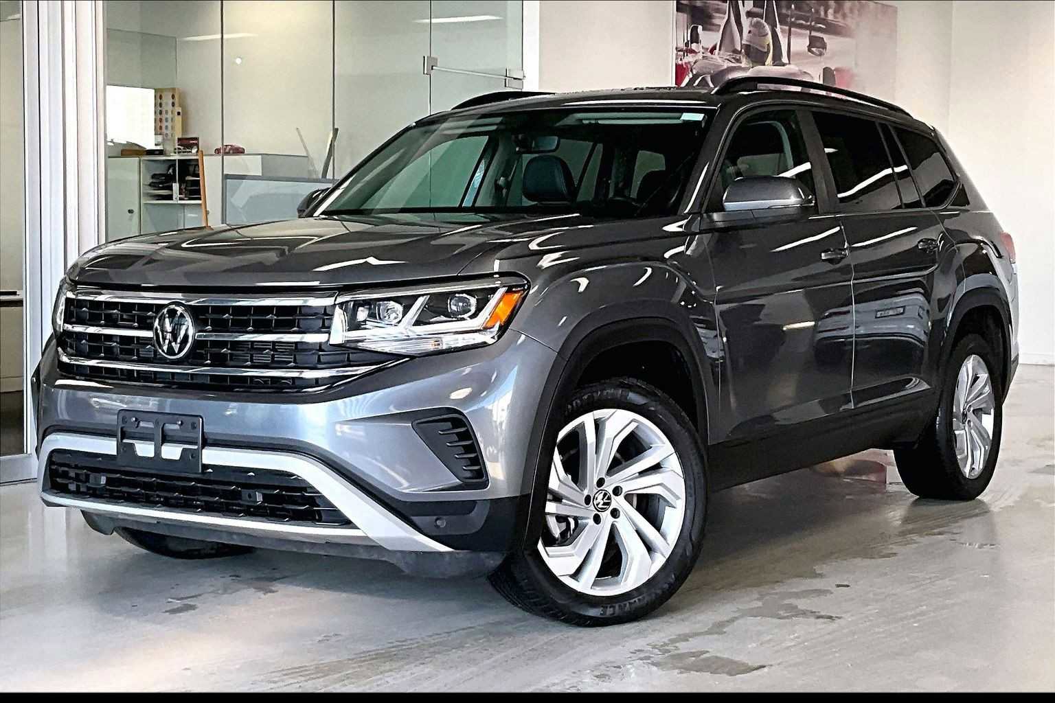 Used 2023 Volkswagen Atlas SE w/ Panoramic Sunroof Package