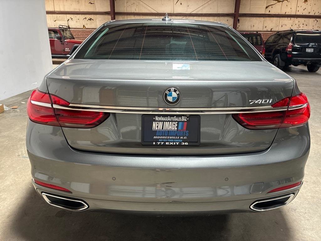 Used 2019 BMW 740i w/ Executive Package RWD image 8