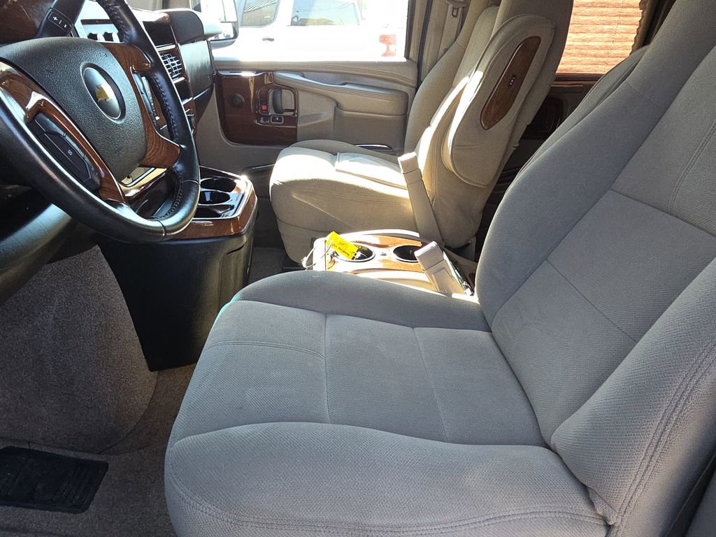 Used 2015 Chevrolet Express 2500 image 11
