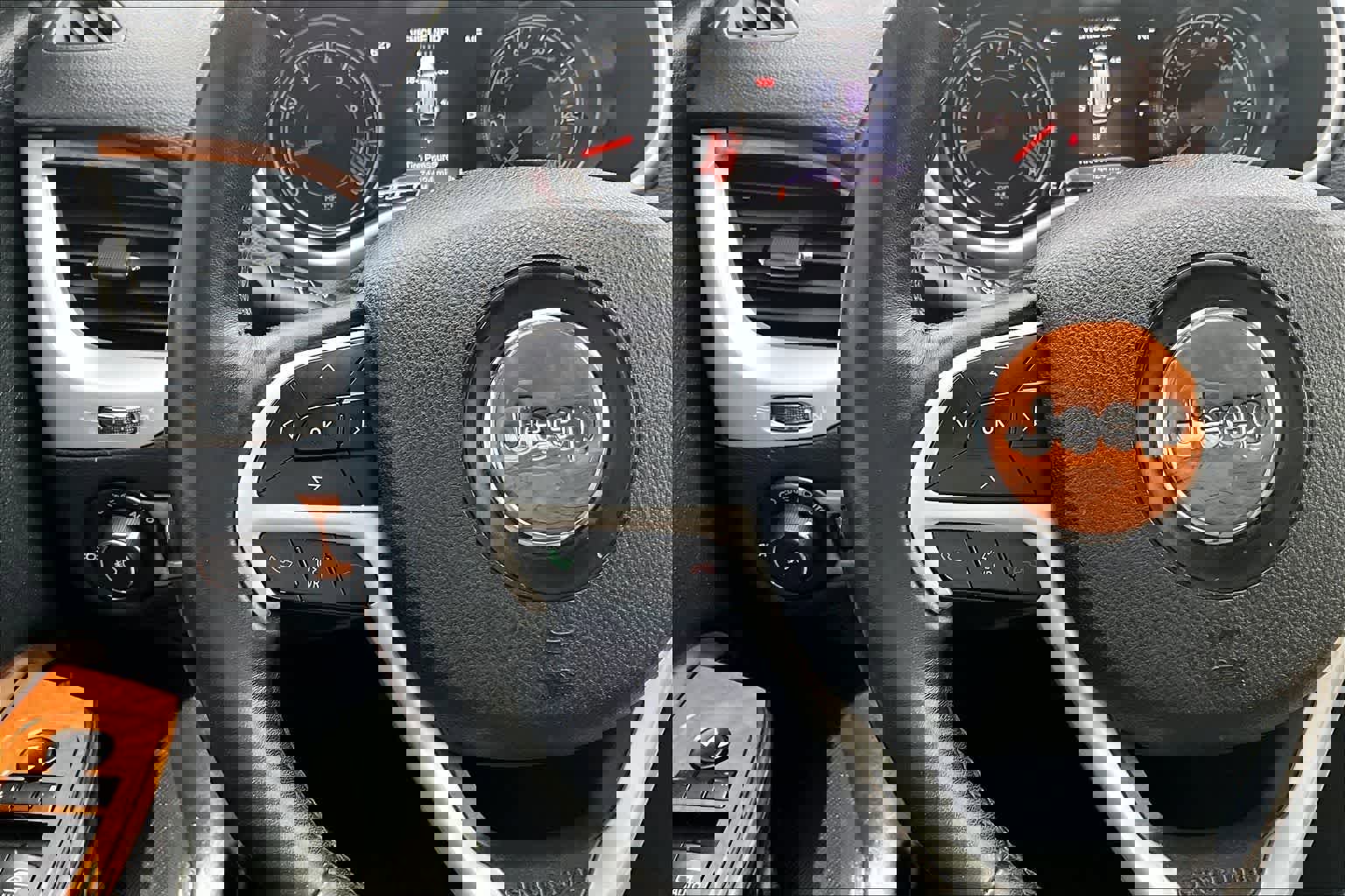 Used 2015 Jeep Cherokee Limited w/ Luxury Group image 25