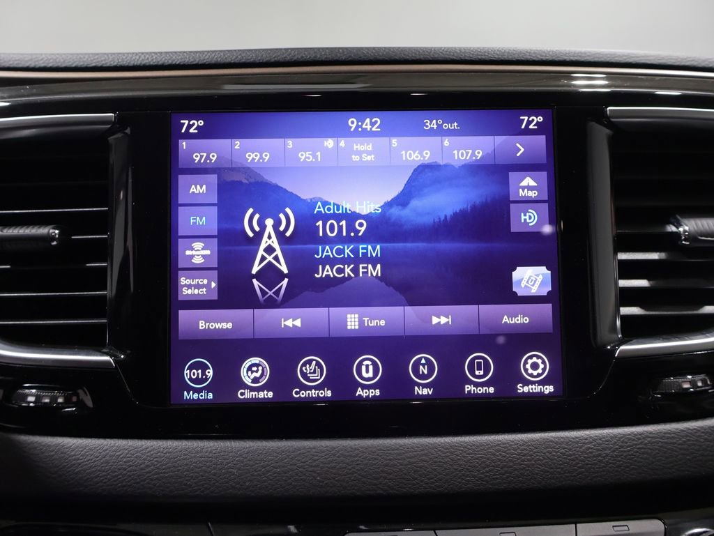 Used 2018 Chrysler Pacifica Touring-L Plus FWD image 24
