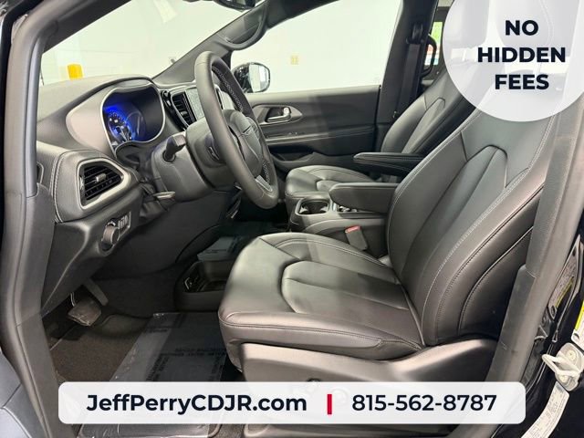 New 2027 Chrysler Pacifica Select AWD/4WD image 9