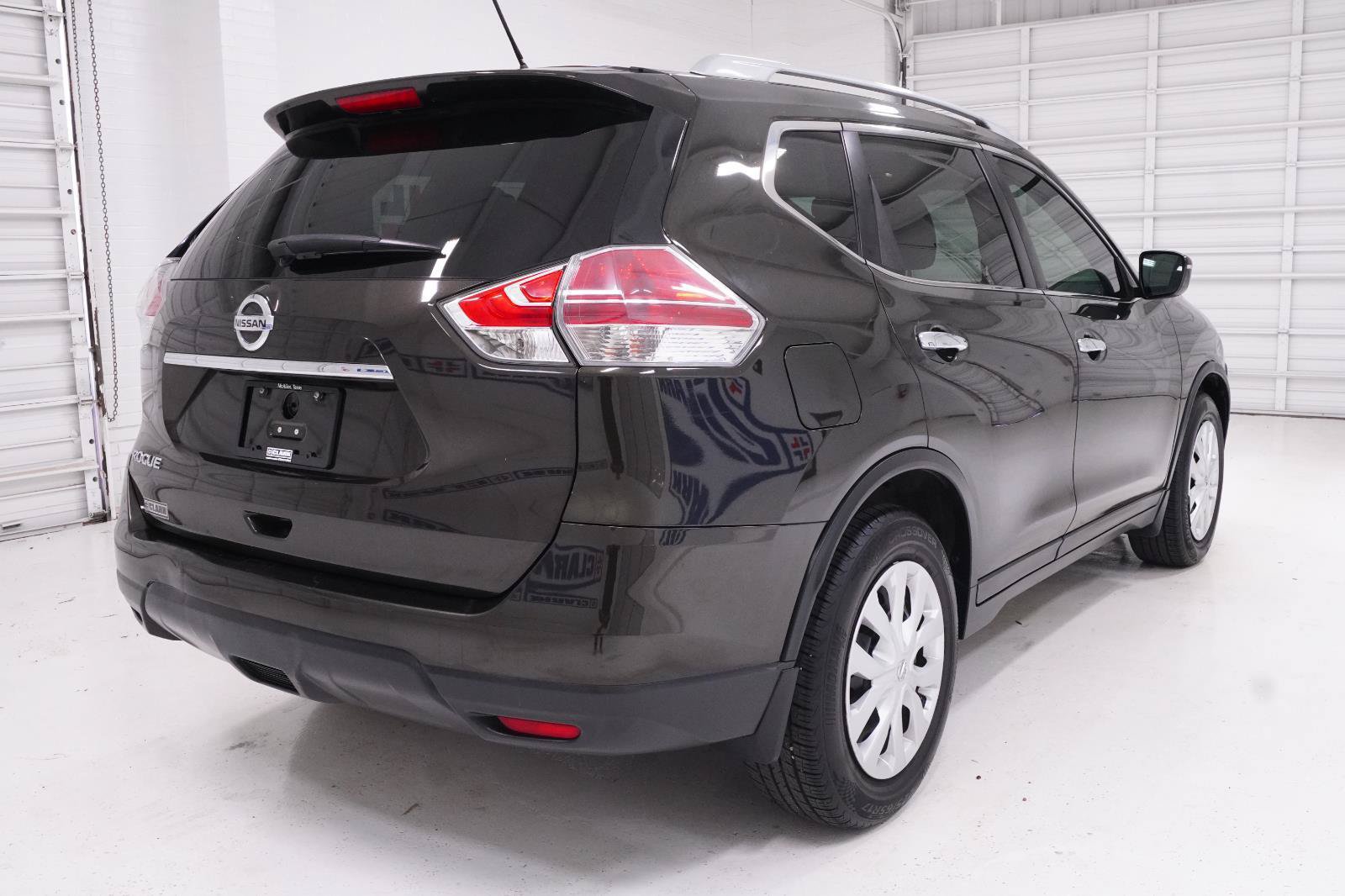 Used 2016 Nissan Rogue S w/ Appearance Package FWD image 30