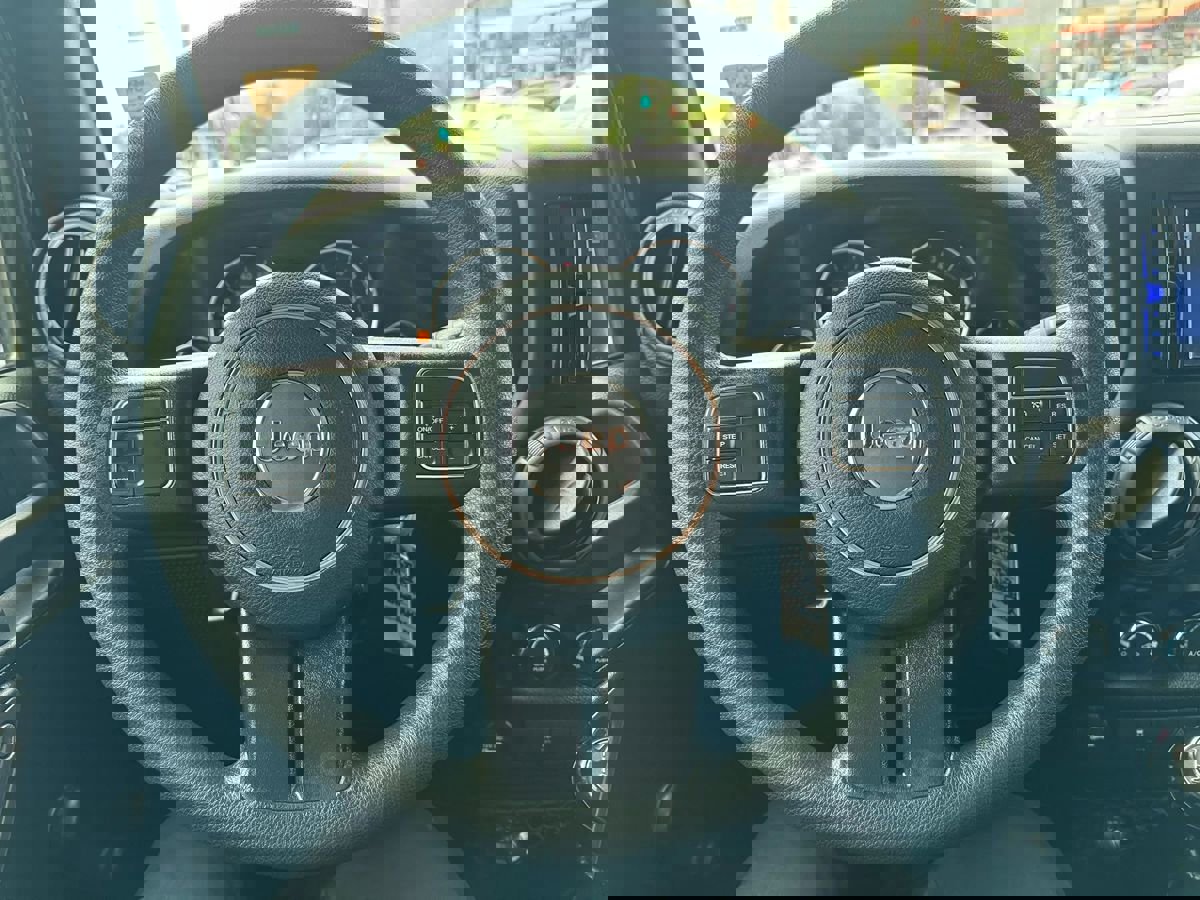 Used 2018 Jeep Wrangler Unlimited Sport image 13