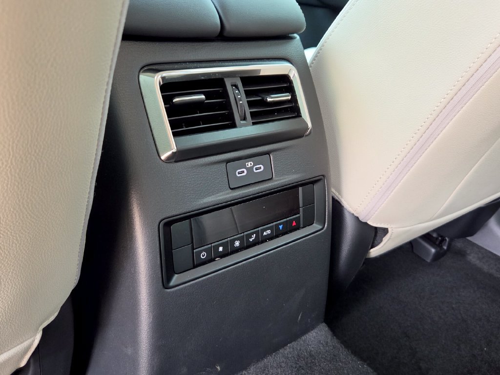 Used 2024 MAZDA CX-90 3.3 Turbo w/ Preferred Package AWD/4WD image 15