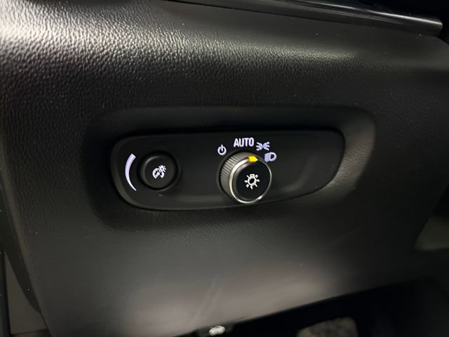 Used 2023 Chevrolet Traverse RS image 33