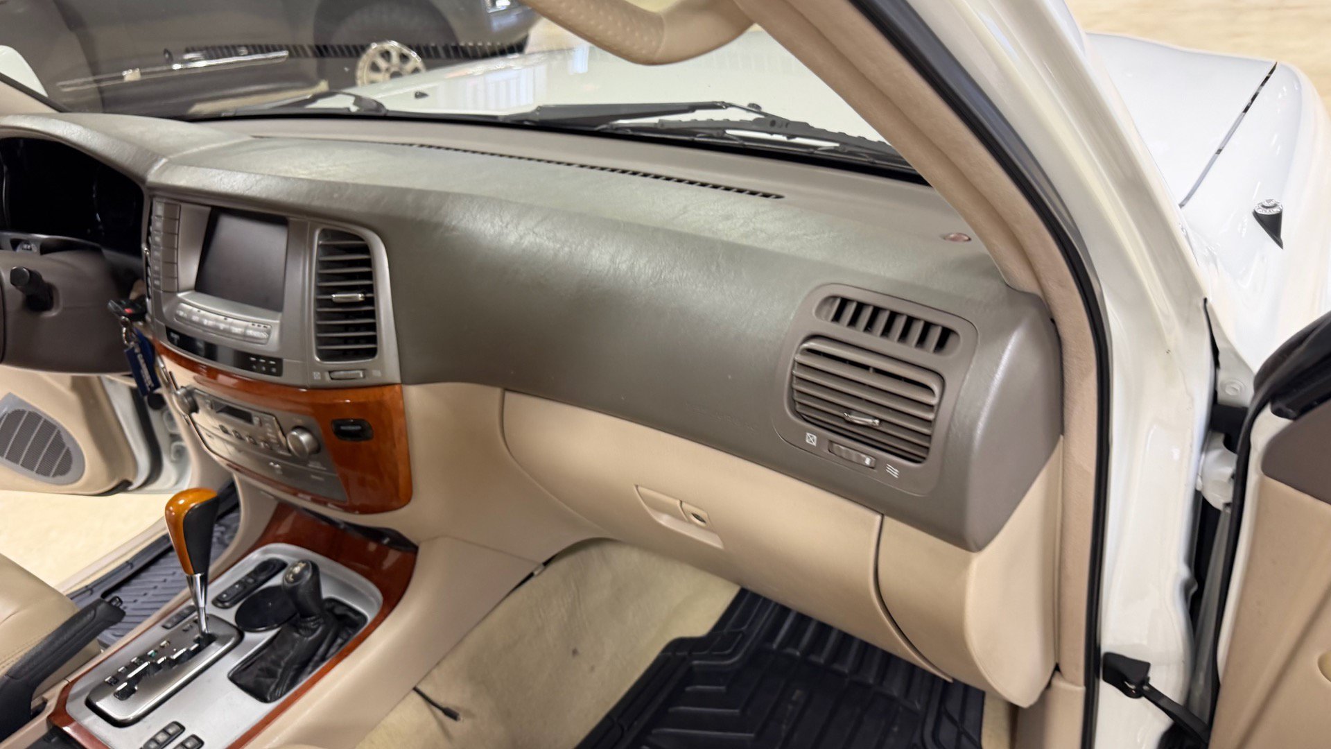 Used 2003 Lexus LX 470 4WD image 22