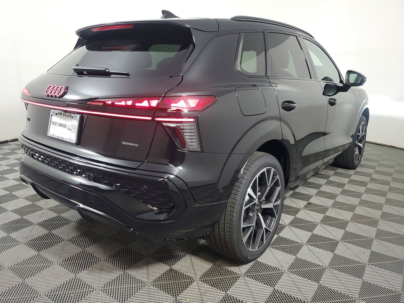 New 2026 Audi Q3 quattro 2.0T AWD/4WD image 7