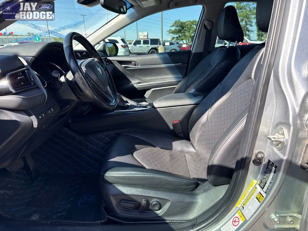 Used 2019 Toyota Camry XSE FWD image 9