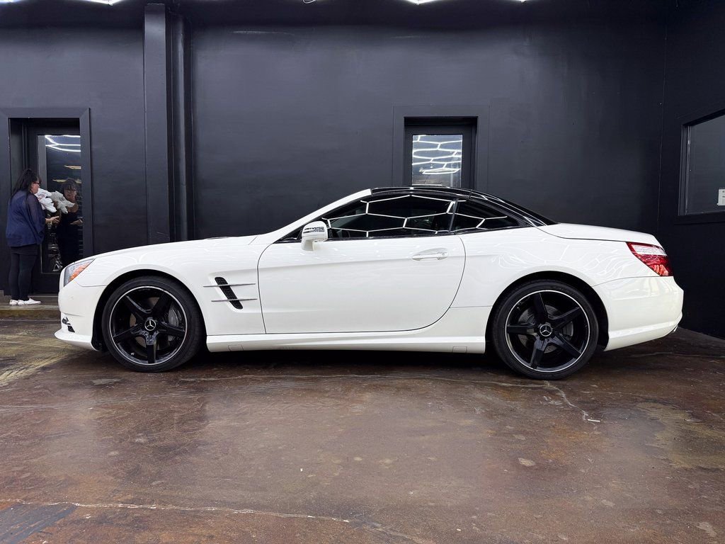 Used 2013 Mercedes-Benz SL 550 w/ Premium Pkg image 4