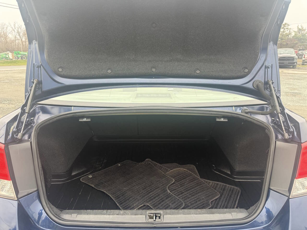 Used 2011 Subaru Legacy 2.5i Premium w/ All-Weather Pkg image 17