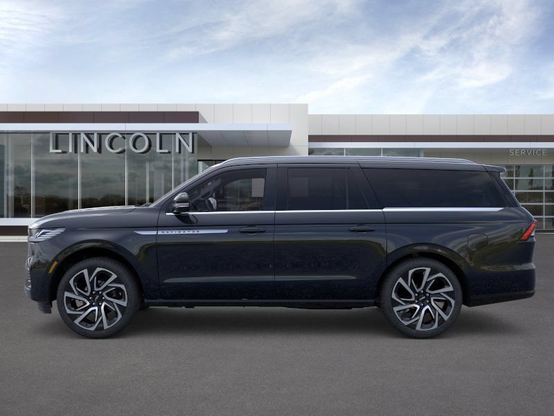 New 2026 Lincoln Navigator L Reserve AWD/4WD image 3