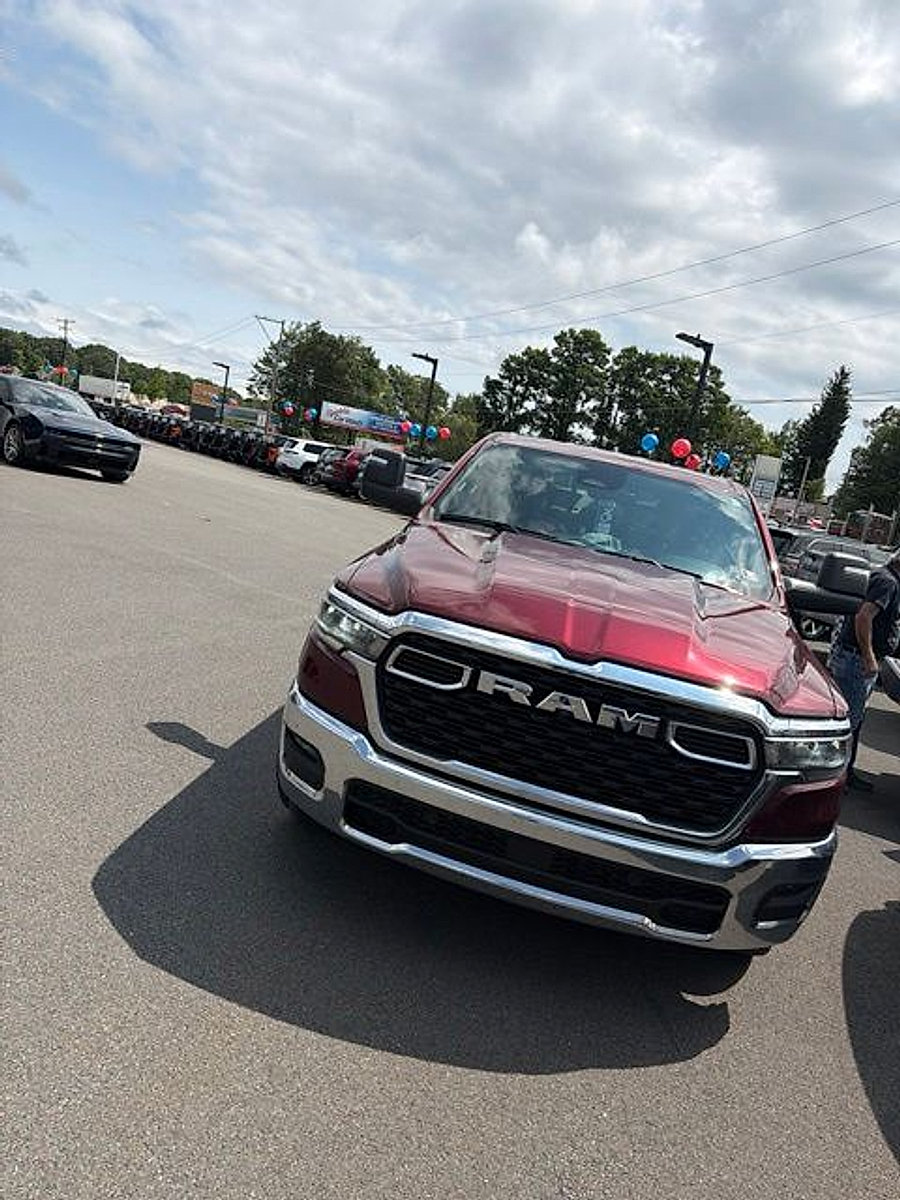Used 2025 RAM 1500 Big Horn AWD/4WD image 9