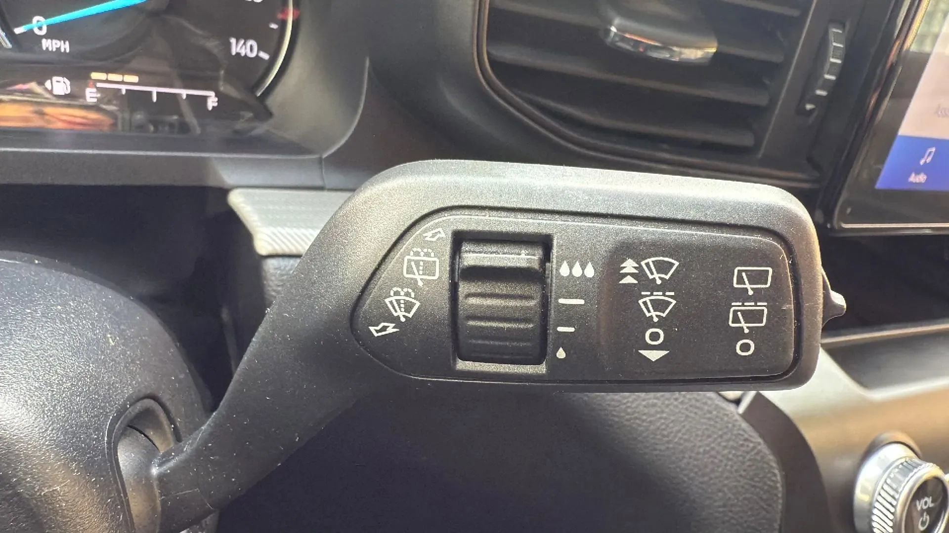 Used 2020 Ford Explorer XLT w/ Comfort Package image 13