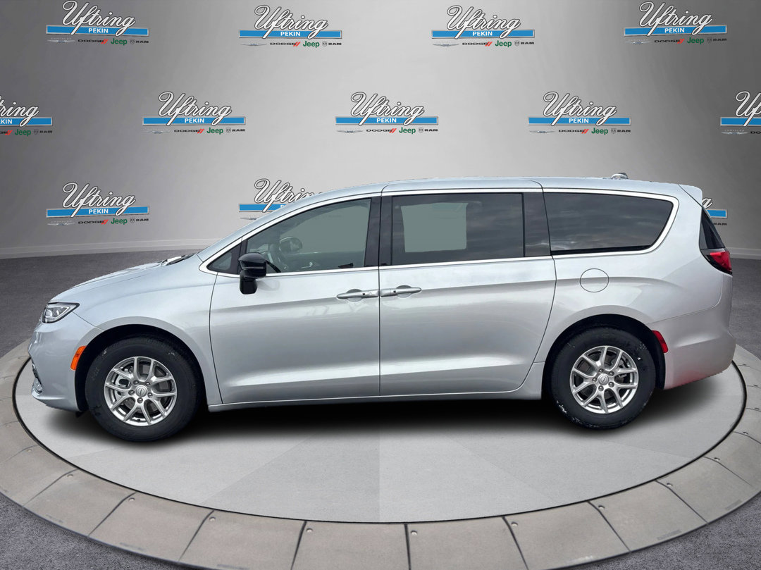 New 2026 Chrysler Pacifica Select image 6