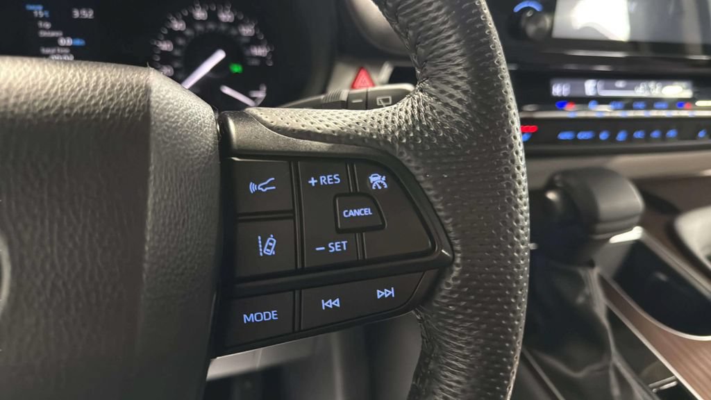Used 2024 Toyota Sienna LE FWD image 27