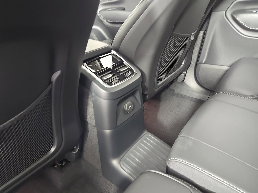 Certified 2024 Volvo XC90 T8 Ultimate w/ Lounge Package image 19
