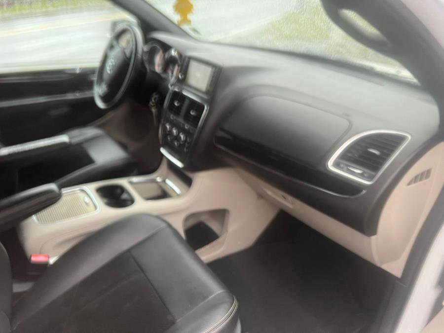 Used 2018 Dodge Grand Caravan SXT image 8