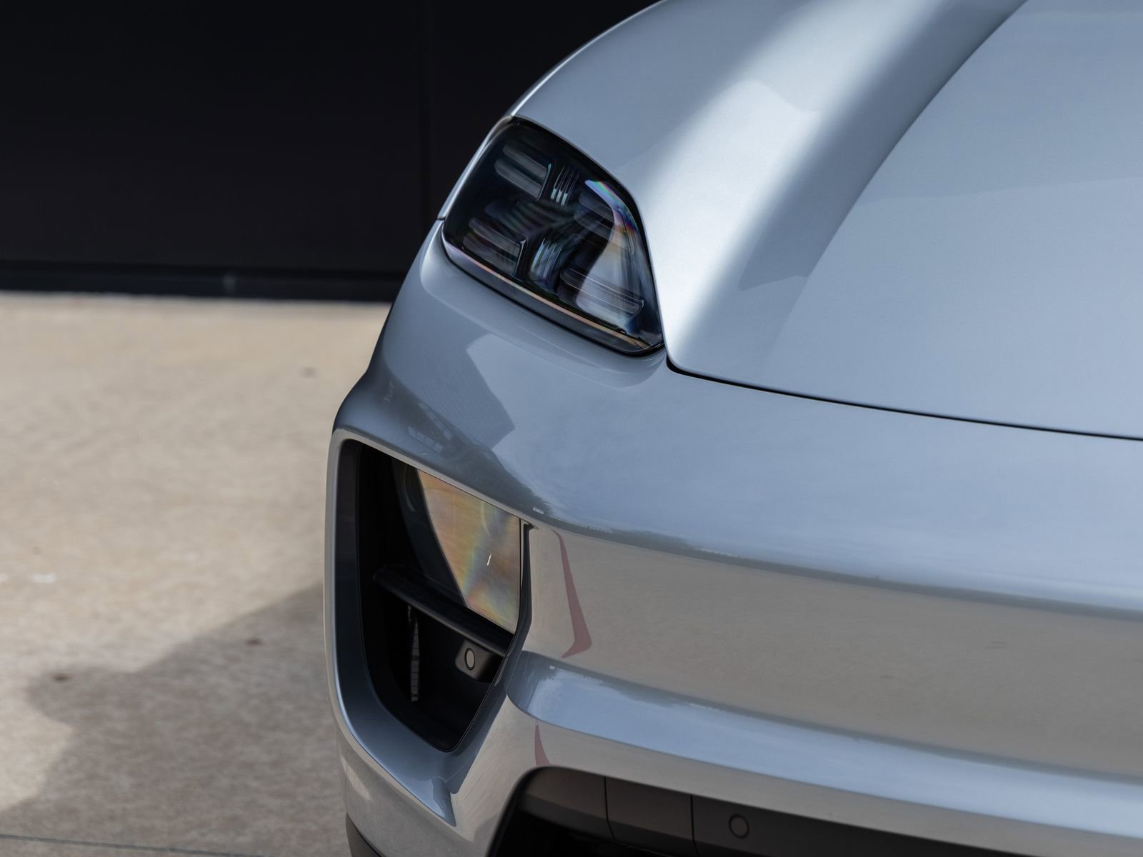 Certified 2025 Porsche Macan Electric image 16