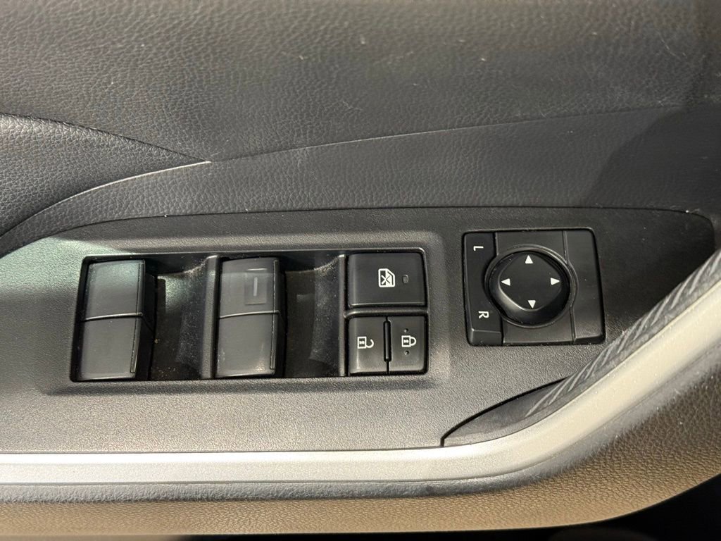 Used 2021 Toyota RAV4 LE image 16