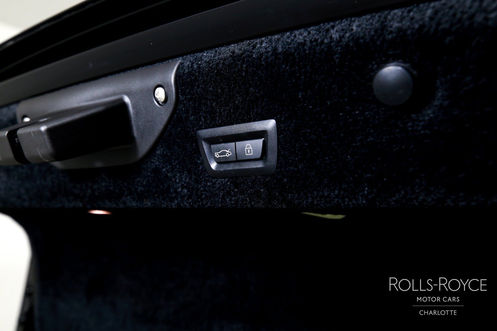 Used 2019 Rolls-Royce Dawn RWD image 22