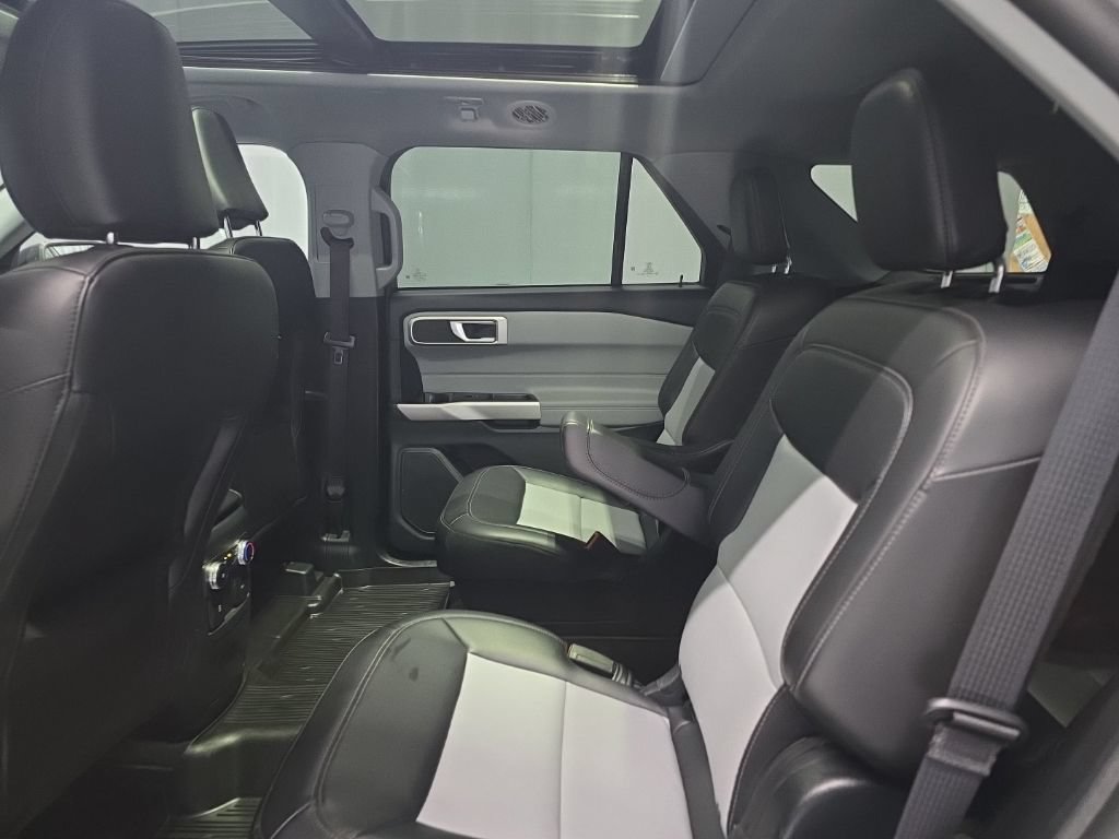 Used 2024 Ford Explorer XLT w/ Equipment Group 202A AWD/4WD image 11