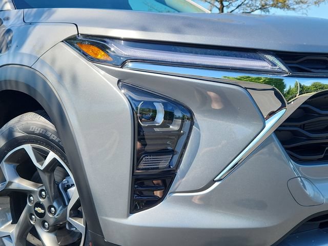 New 2026 Chevrolet Trax LT w/ Sunroof Package FWD image 9