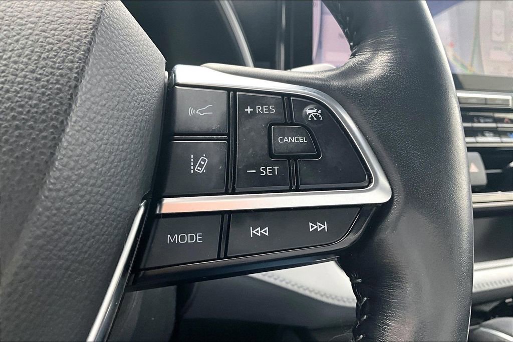 Certified 2021 Toyota Highlander Limited image 11