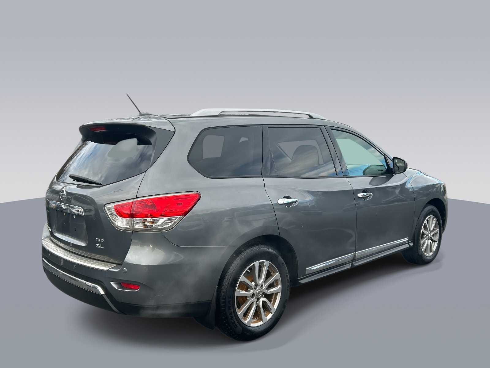 Used 2015 Nissan Pathfinder SL image 3